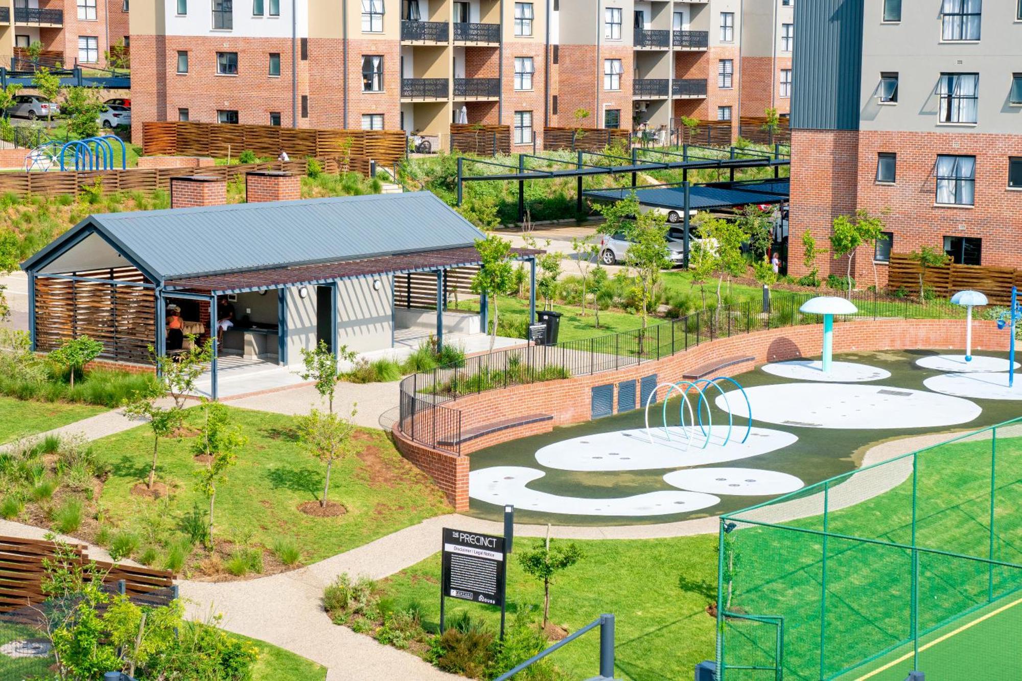 15 Elizabeth Place - Beautiful And Spacious Self Catering 3 Bedroom Unit Next To Kyalami Racetrack With Free Wifi - Swimming Pool Gym And Restaurant - Perfect For A Big Family In Waterfall Apartment