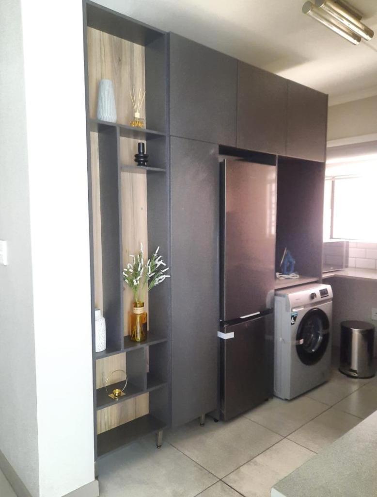Apartment 15 Elizabeth Place - Beautiful And Spacious Self Catering 3 Bedroom Unit Next To Kyalami Racetrack With Free Wifi - Swimming Pool Gym And Restaurant - Perfect For A Big Family In Waterfall Midrand